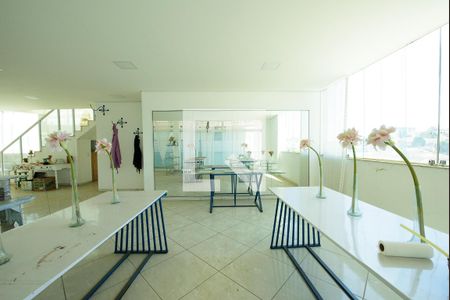 Sala 1 de apartamento para alugar com 1 quarto, 580m² em Jardim Riacho das Pedras, Contagem