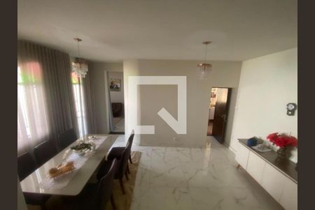 Casa à venda com 4 quartos, 250m² em Centro, Betim