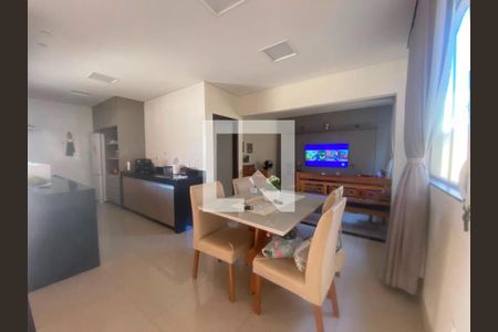 Casa à venda com 4 quartos, 250m² em Centro, Betim