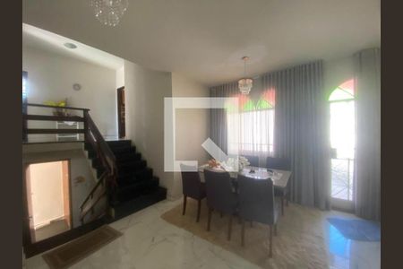 Casa à venda com 4 quartos, 250m² em Centro, Betim