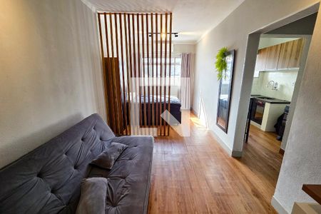 Sala de kitnet/studio para alugar com 1 quarto, 40m² em Canto do Forte, Praia Grande