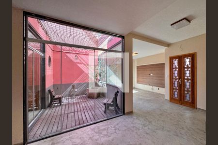 Sala de casa de condomínio para alugar com 2 quartos, 74m² em Recreio dos Bandeirantes, Rio de Janeiro