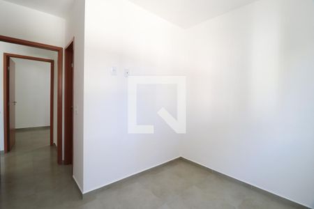 Quarto 1 - Suíte de apartamento para alugar com 2 quartos, 46m² em Jardim Holanda, Uberlândia