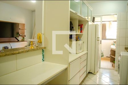 Cozinha de apartamento à venda com 2 quartos, 70m² em Jardim Goiás, Goiânia