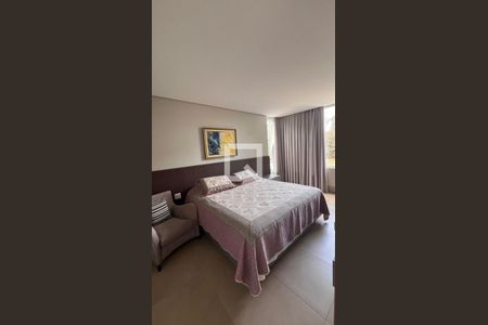 Suíte de casa de condomínio para alugar com 4 quartos, 435m² em Morada da Colina, Uberlândia