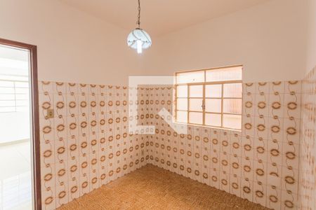 Sala 2 de casa para alugar com 2 quartos, 200m² em Esplanada, Belo Horizonte