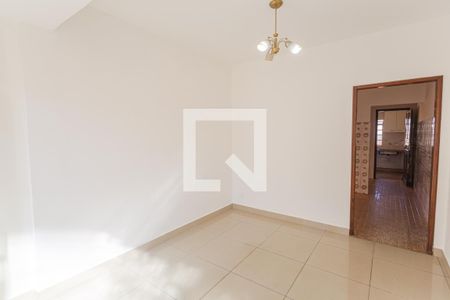 Sala 1 de casa para alugar com 2 quartos, 200m² em Esplanada, Belo Horizonte