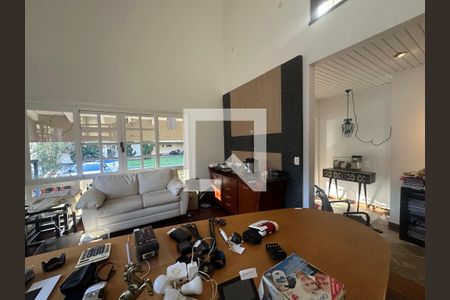 Sala de casa de condomínio para alugar com 4 quartos, 500m² em Alphaville Residencial Um, Barueri