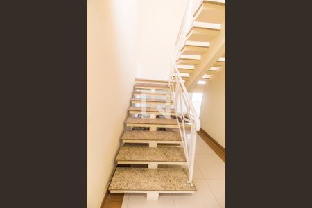 Escada de casa de condomínio à venda com 4 quartos, 600m² em Jardim do Golf I, Barueri