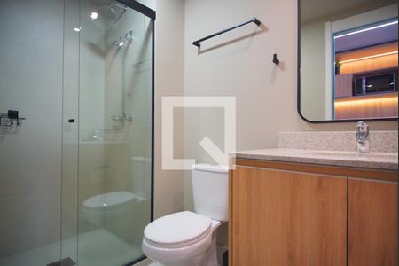 Banheiro de kitnet/studio para alugar com 1 quarto, 25m² em Independência, Porto Alegre