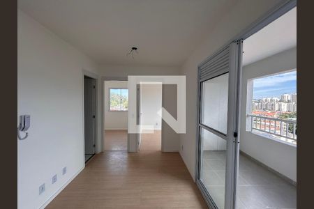 Sala e cozinha  de apartamento para alugar com 2 quartos, 35m² em Campo Grande, São Paulo