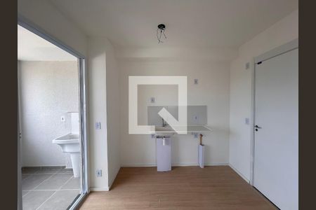 Sala e cozinha  de apartamento para alugar com 2 quartos, 35m² em Campo Grande, São Paulo