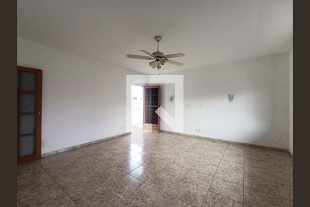 Sala de casa para alugar com 4 quartos, 180m² em Vila Dagmar, Belford Roxo