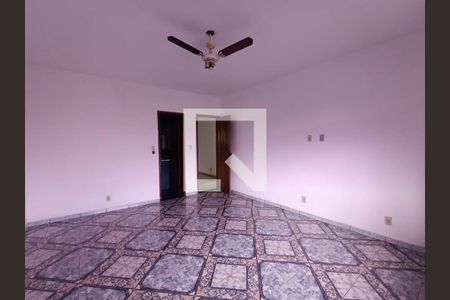 Quarto 1 de casa para alugar com 4 quartos, 180m² em Vila Dagmar, Belford Roxo