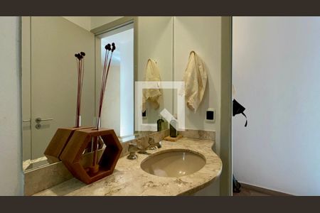 Lavabo de casa de condomínio para alugar com 4 quartos, 300m² em Sumarezinho, São Paulo