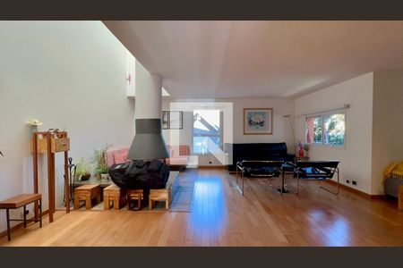 Sala de casa de condomínio para alugar com 4 quartos, 300m² em Sumarezinho, São Paulo