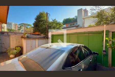 Garagem de casa de condomínio para alugar com 4 quartos, 300m² em Sumarezinho, São Paulo