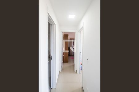 Corredor de apartamento para alugar com 2 quartos, 48m² em Jardim Planalto, Carapicuíba