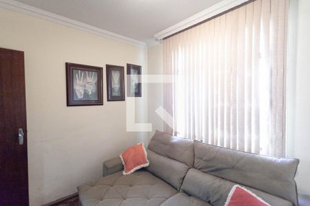 Quarto 1 de casa à venda com 3 quartos, 250m² em Alípio de Melo, Belo Horizonte