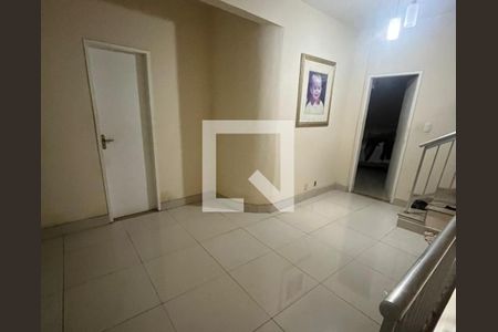 Corredor de casa para alugar com 3 quartos, 100m² em Osvaldo Cruz, Rio de Janeiro