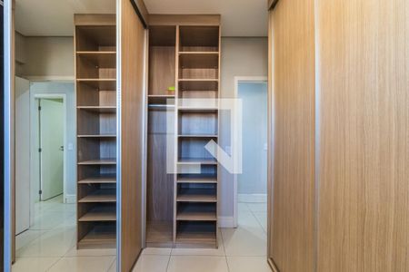 Closet de apartamento para alugar com 1 quarto, 104m² em Jardim Tupanci, Barueri