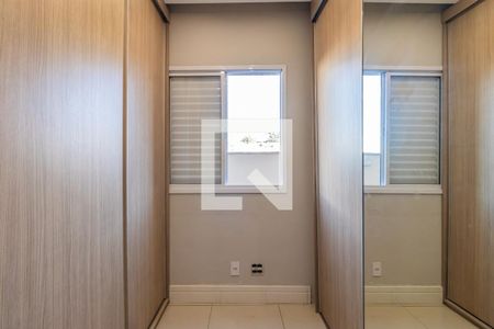 Closet de apartamento para alugar com 1 quarto, 104m² em Jardim Tupanci, Barueri