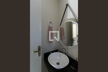 Lavabo de casa de condomínio à venda com 3 quartos, 150m² em Vila Pedra Branca, São Paulo