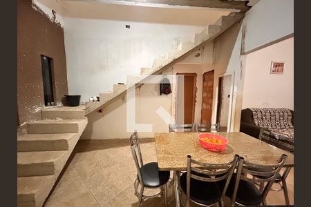 Casa à venda com 2 quartos, 132m² em Arvoredo, Contagem