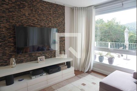 Sala de TV de casa de condomínio à venda com 3 quartos, 427m² em Alphaville, Santana de Parnaíba
