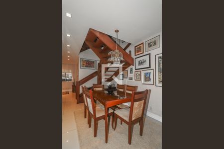 Sala de casa de condomínio à venda com 3 quartos, 218m² em Jardim Carvalho, Porto Alegre