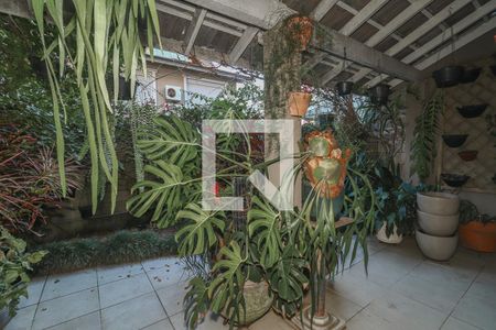 Jardim de casa de condomínio à venda com 3 quartos, 218m² em Jardim Carvalho, Porto Alegre