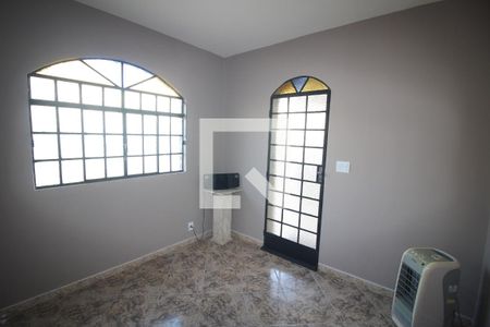 Sala de casa à venda com 2 quartos, 374m² em Milionários, Belo Horizonte