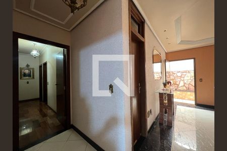 Corredor de casa para alugar com 7 quartos, 514m² em Castelo, Belo Horizonte