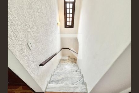 Escada de casa para alugar com 2 quartos, 120m² em Jardim Peri, São Paulo