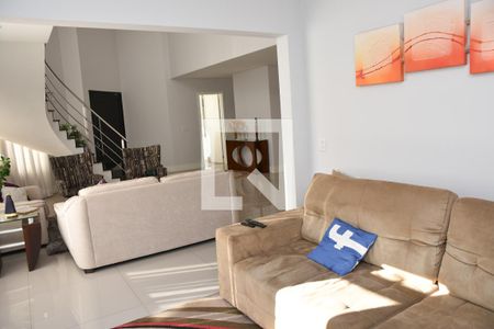 sala de TV de casa de condomínio para alugar com 4 quartos, 322m² em Gramadão, Jundiaí