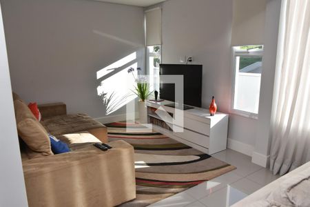 sala de TV de casa de condomínio para alugar com 4 quartos, 322m² em Gramadão, Jundiaí
