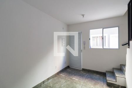 Sala de apartamento para alugar com 2 quartos, 42m² em Jardim Robru, São Paulo