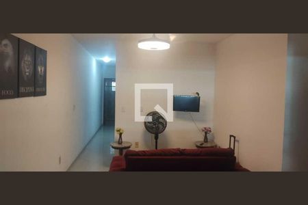 Sala de casa para alugar com 3 quartos, 80m² em Condomínio Porto Seguro, Rio das Ostras