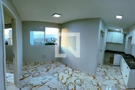 Sala/Cozinha de apartamento para alugar com 2 quartos, 32m² em Vila Suzana, São Paulo