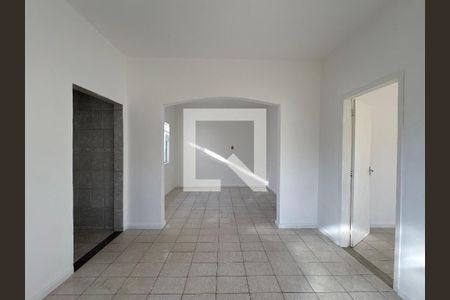 Corredor de casa para alugar com 2 quartos, 161m² em Jardim Bandeirantes, Contagem