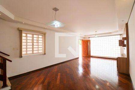 Sala de casa à venda com 3 quartos, 180m² em Granja Julieta, São Paulo