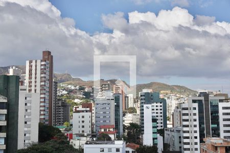 Sala -Vista   de apartamento para alugar com 2 quartos, 141m² em Serra, Belo Horizonte