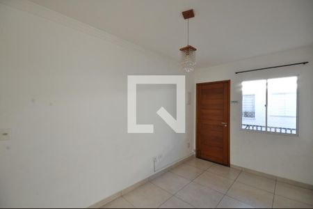 Sala de casa de condomínio para alugar com 2 quartos, 44m² em Vila Nova Carolina, São Paulo