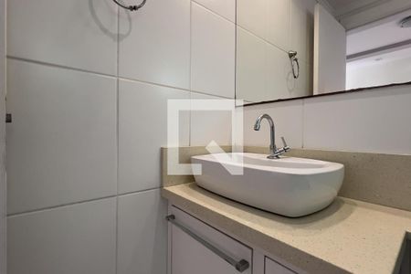Banheiro da Suíte de apartamento para alugar com 3 quartos, 64m² em Jardim Bela Vista, Guarulhos