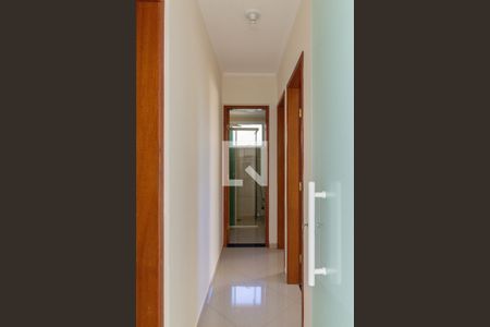 Corredor de apartamento para alugar com 2 quartos, 54m² em Vila Guedes, São Paulo