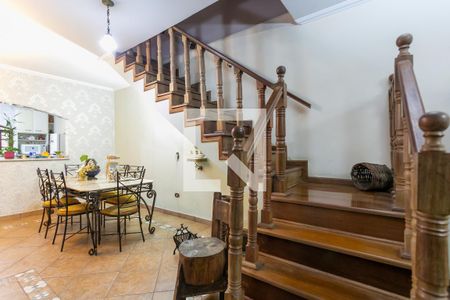 Escada  de casa à venda com 3 quartos, 210m² em Jardim Nossa Senhora do Carmo, São Paulo