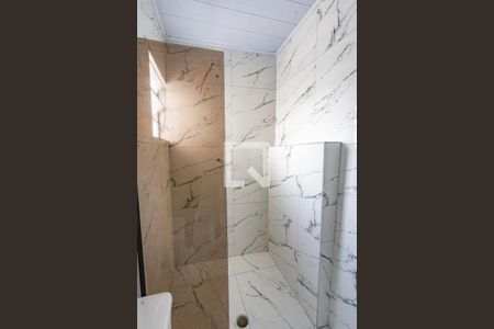 Studio - banheiro  de casa para alugar com 1 quarto, 40m² em Jardim Miriam, São Paulo