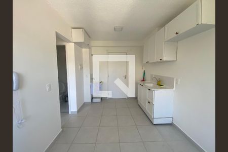 Sala / Cozinha de apartamento para alugar com 2 quartos, 32m² em Jardim Celeste, São Paulo