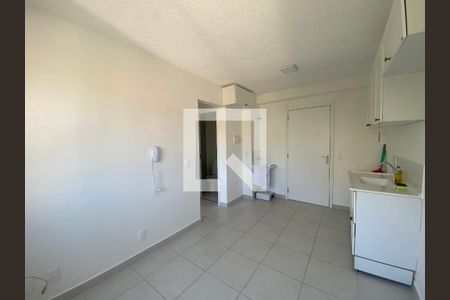 Sala / Cozinha de apartamento para alugar com 2 quartos, 32m² em Jardim Celeste, São Paulo