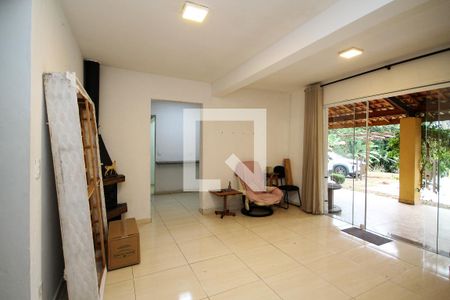 Sala de Estar de casa de condomínio para alugar com 3 quartos, 264m² em Chácara Represinha, Cotia